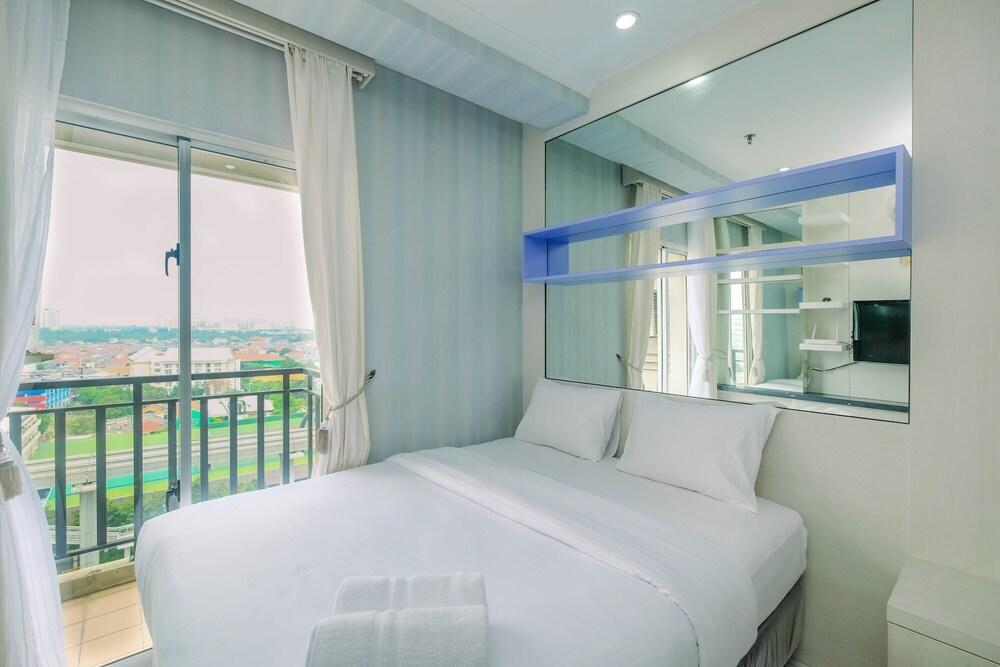 Comfortable Signature Park Tebet Studio Apartment