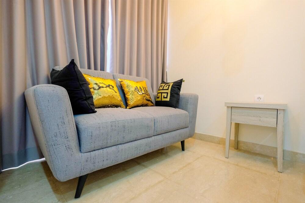 Stylish Studio Room Menteng Park Apartment - Tap to explore photos