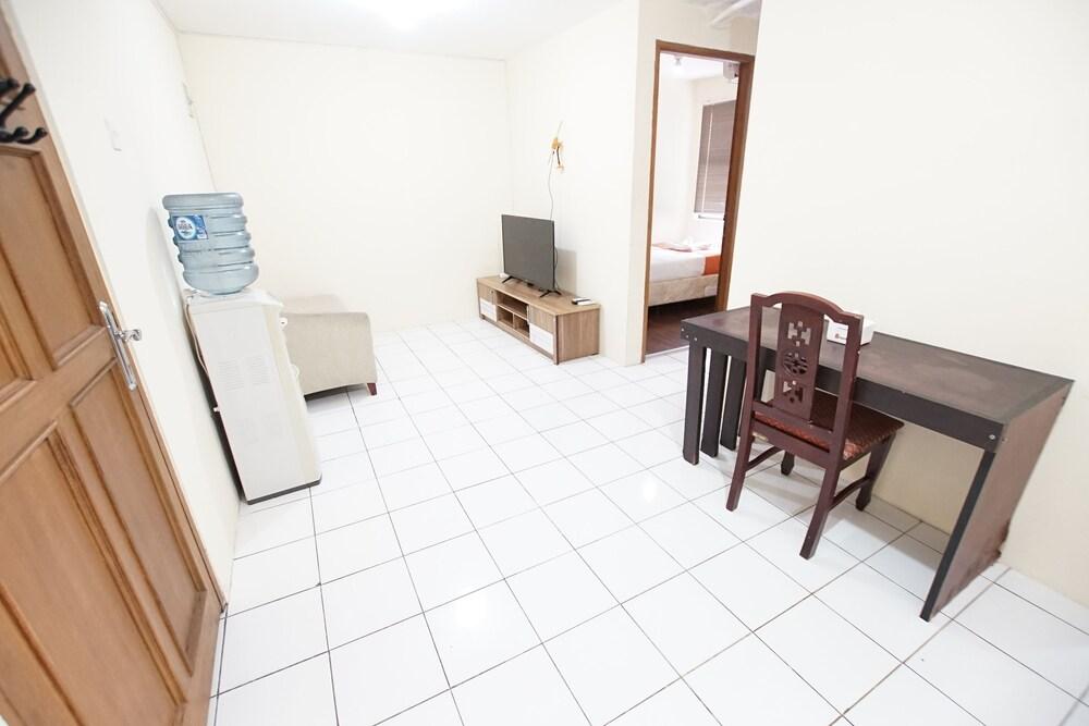 Apartement Laguna Pluit Lt.26 - Tap to explore photos