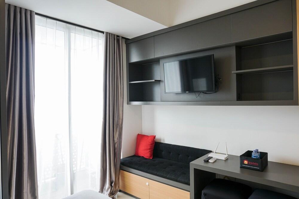 Well Appointed Studio West Vista Apartment - Tap to explore photos