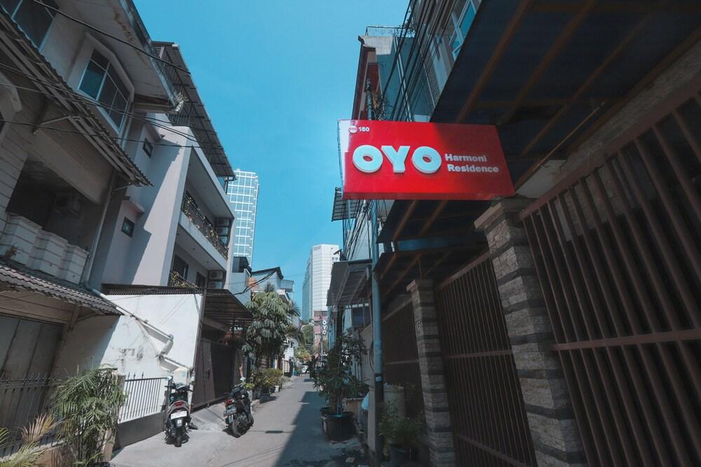 OYO 150 Harmoni Residence - Tap to explore photos