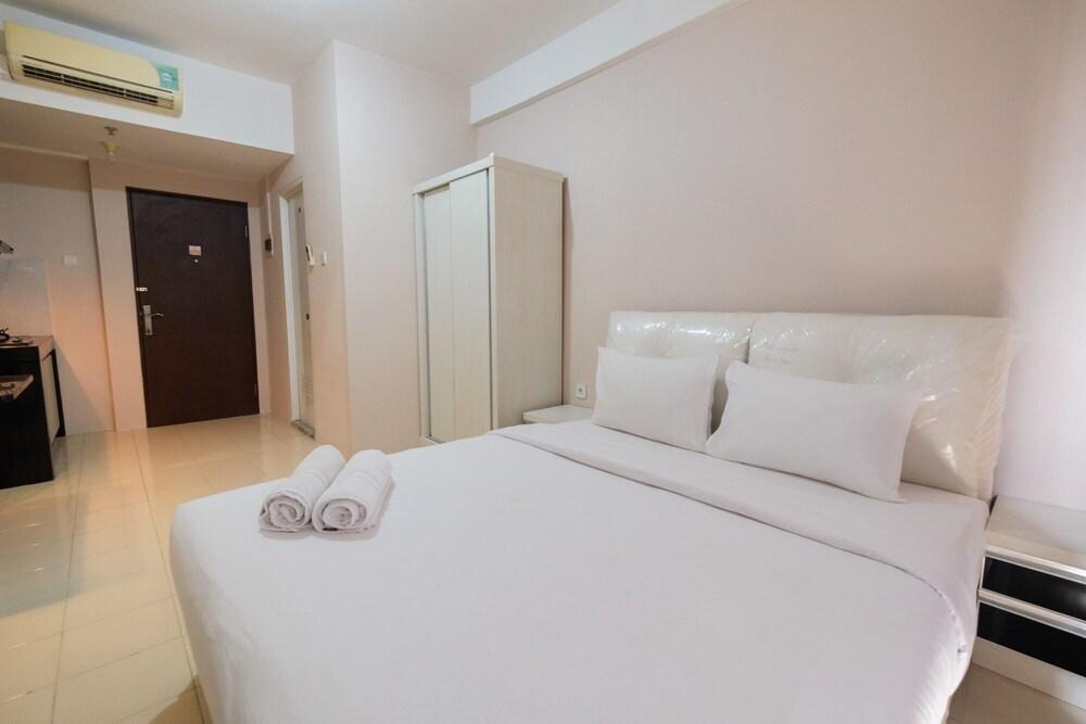 Minimalist Studio Room at Sunter Park View Apartment