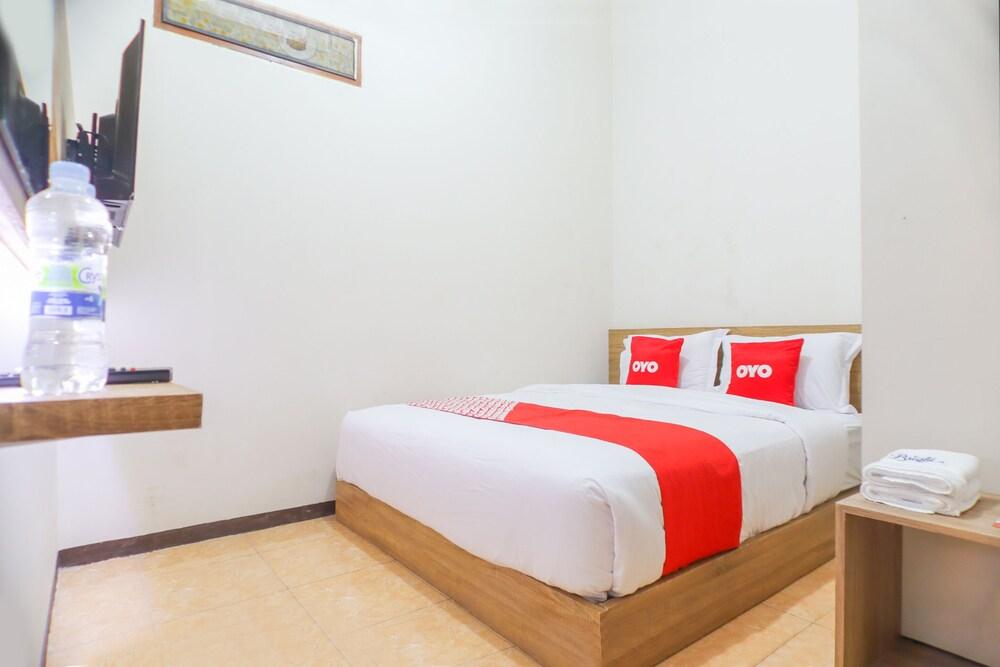 OYO 1690 Bright Batavia
