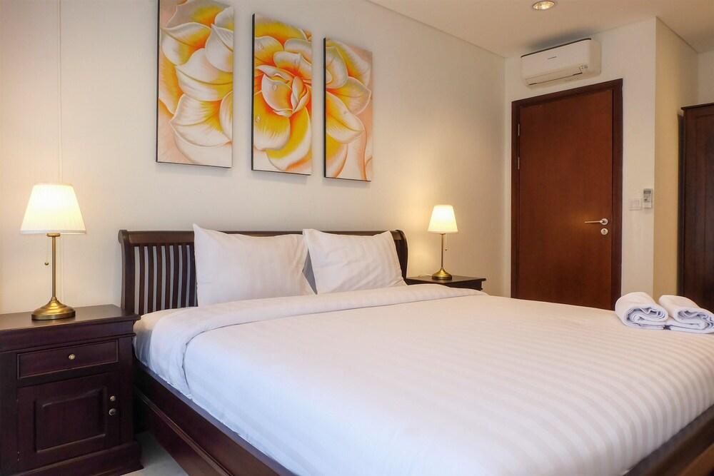 Comfy 2BR L'Avenue Apartment Room Type - Room