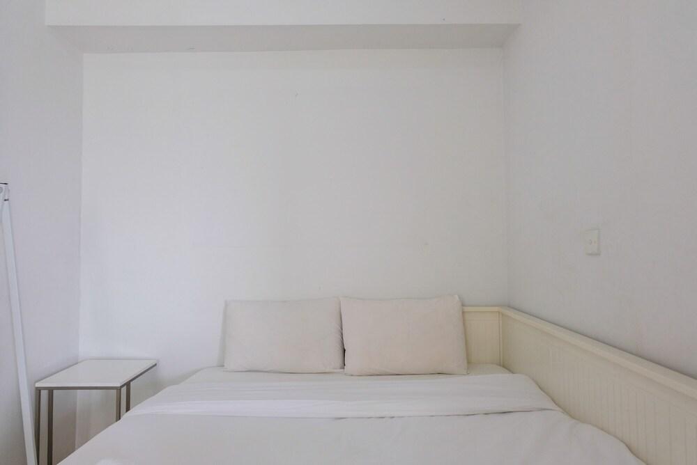 Cozy and Elegant Studio Bintaro Park View Apartment - Tap to explore photos