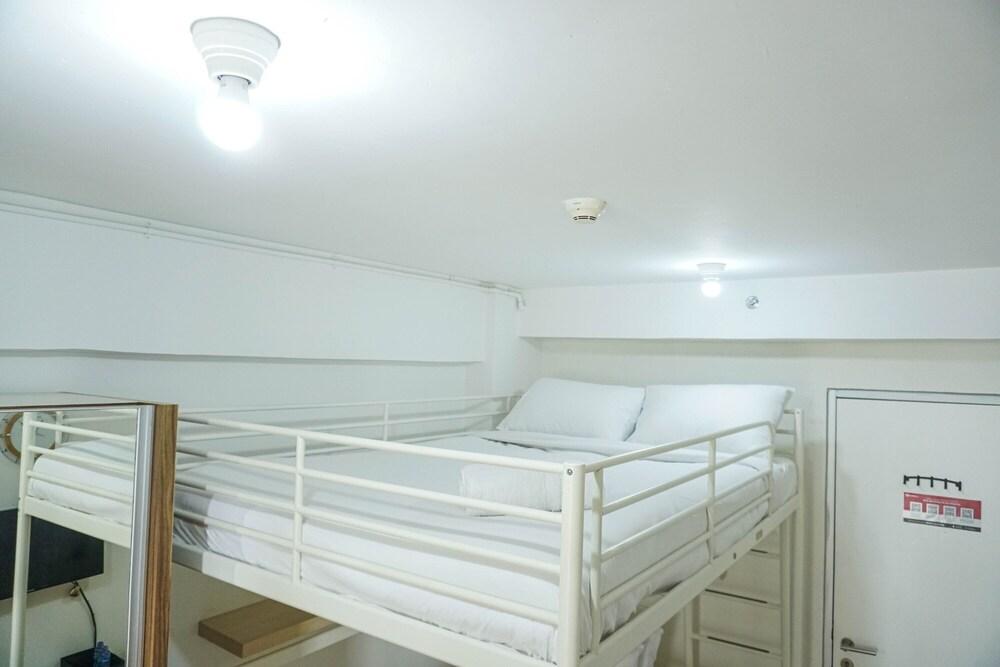 Compact and Scenic Studio Room Green Bay Pluit Apartment