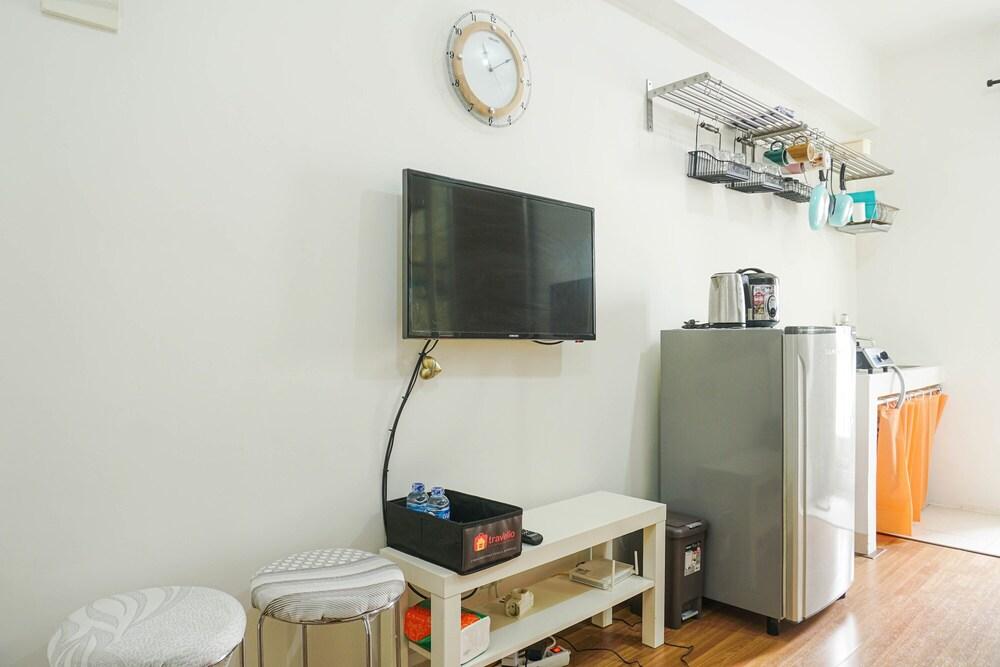 Compact and Scenic Studio Room Green Bay Pluit Apartment - Tap to explore photos