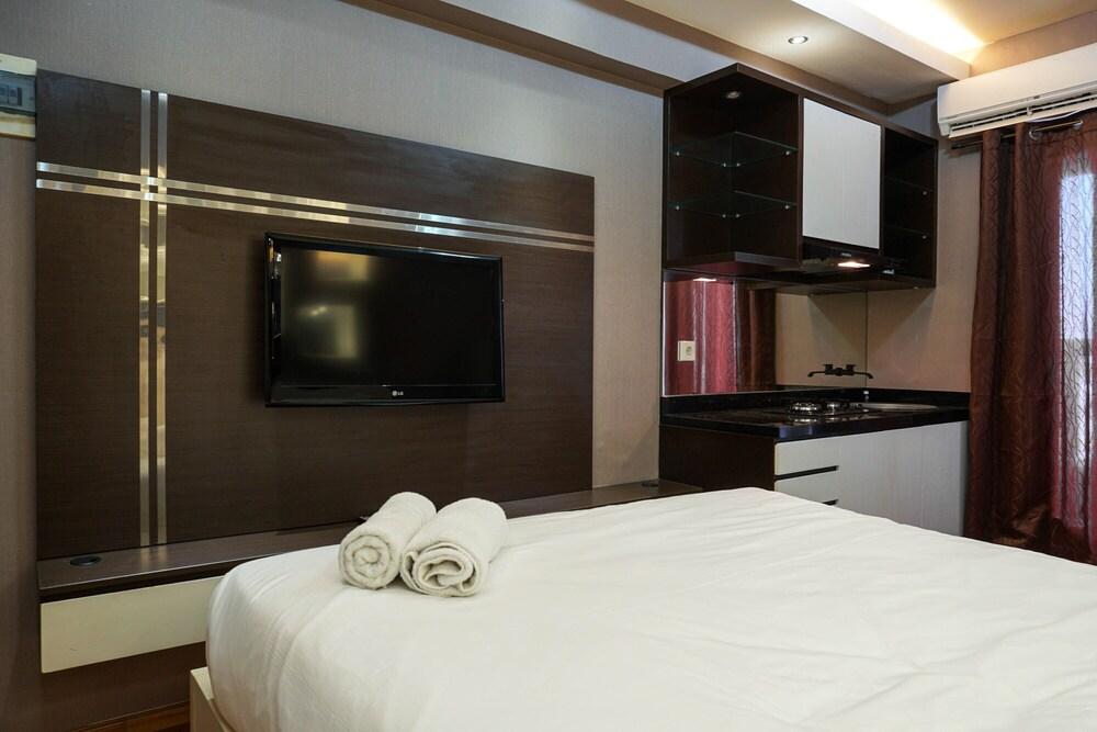 Comfortable Studio @ Green Bay Pluit Apartment