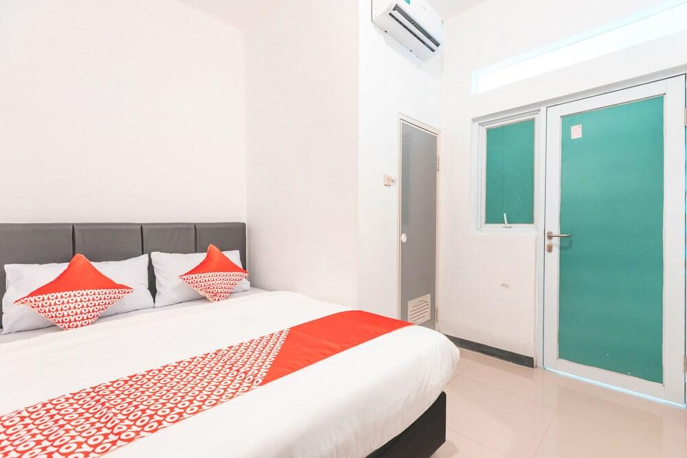 Hotel O J&b Room Utan Kayu Room Type - Standard Double Room