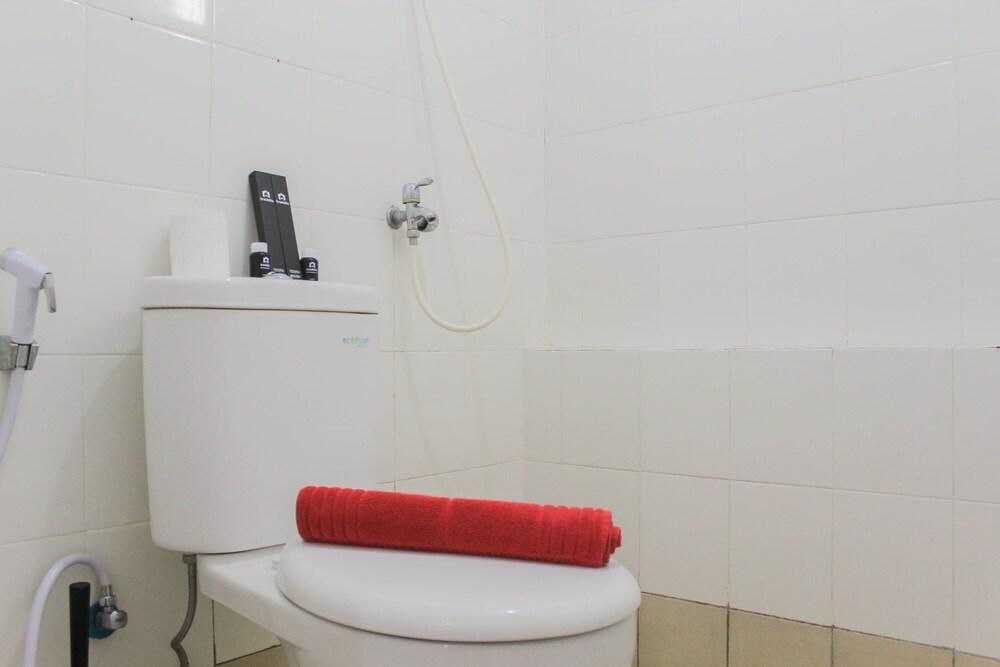 Beautiful and Comfy 1BR at Bassura City Apartment - Tap to explore photos