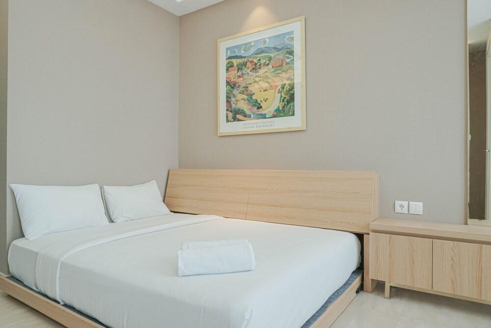 Fabulous Menteng Park Studio Apartment - Tap to explore photos