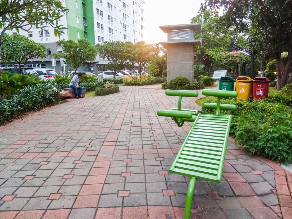 Great Choice Studio Green Pramuka Apartment