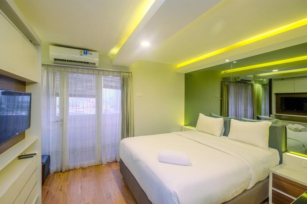 Elegant and Comfy Studio Amethyst Apartment Room Type - Room