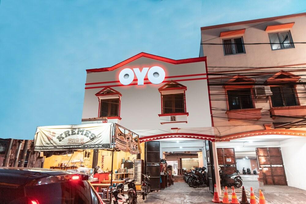 OYO 868 Wisma Berkat - Tap to explore photos