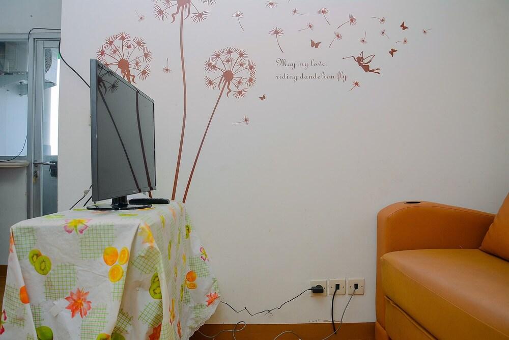 Comfort 1BR with Study Room Menteng Square Apartment - Tap to explore photos