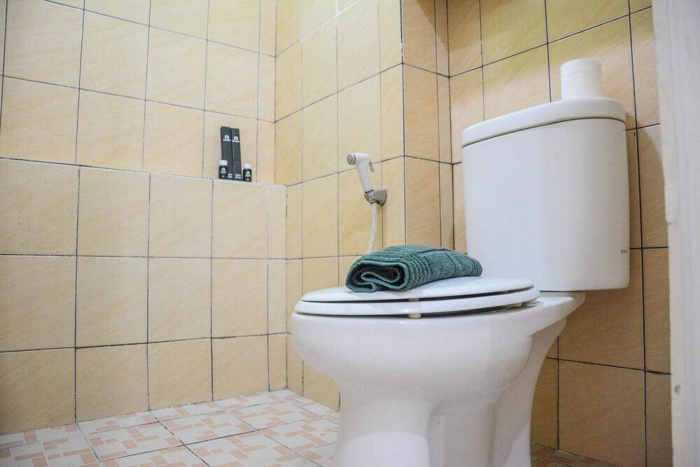 Stylish and Comfortable Studio Green Pramuka Apartment - Tap to explore photos