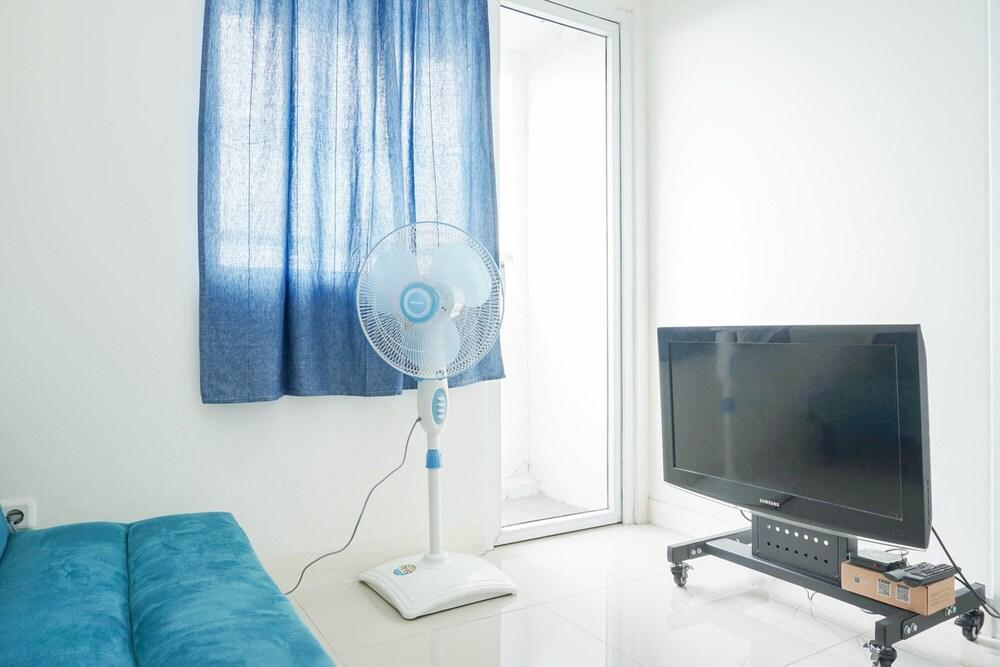 Cozy and Simply 1BR Green Pramuka Apartment - Tap to explore photos