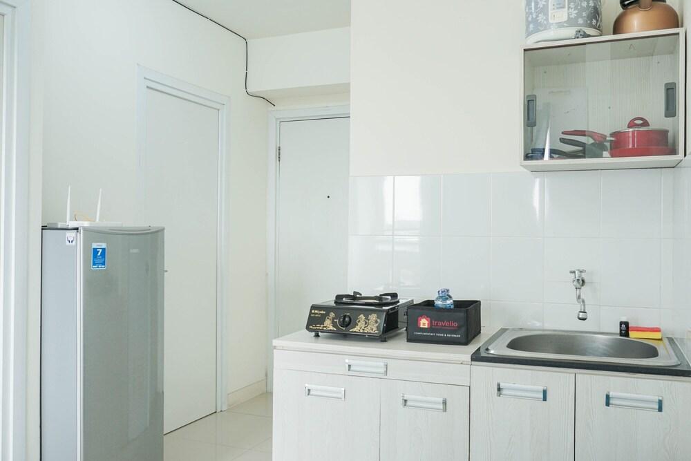 Cozy and Simply 1BR Green Pramuka Apartment - Tap to explore photos