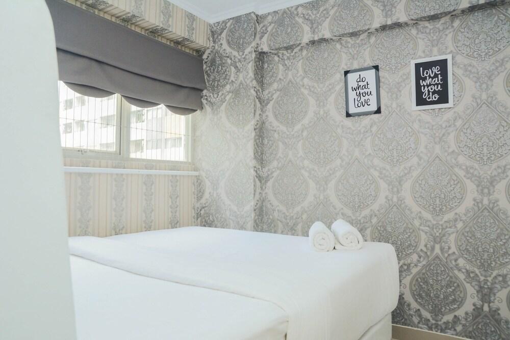 Cozy Room 1BR Gray Tower Sentra Timur Apartment - Tap to explore photos