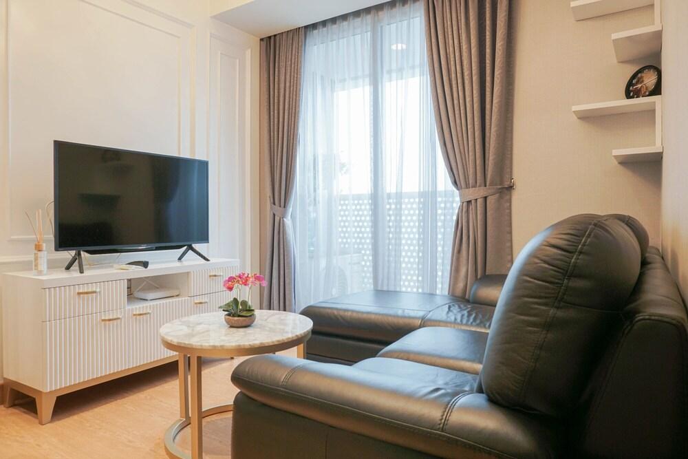 Brand New and Luxury 1BR at West Vista Apartment - Tap to explore photos