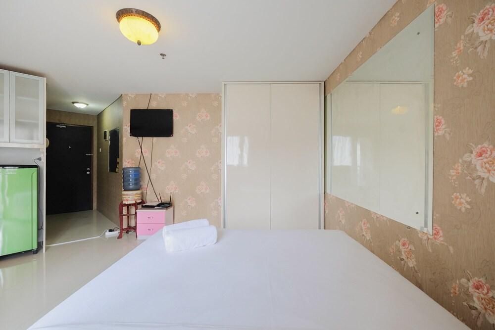 Best Price Studio Apartment at Tamansari Semanggi - Tap to explore photos