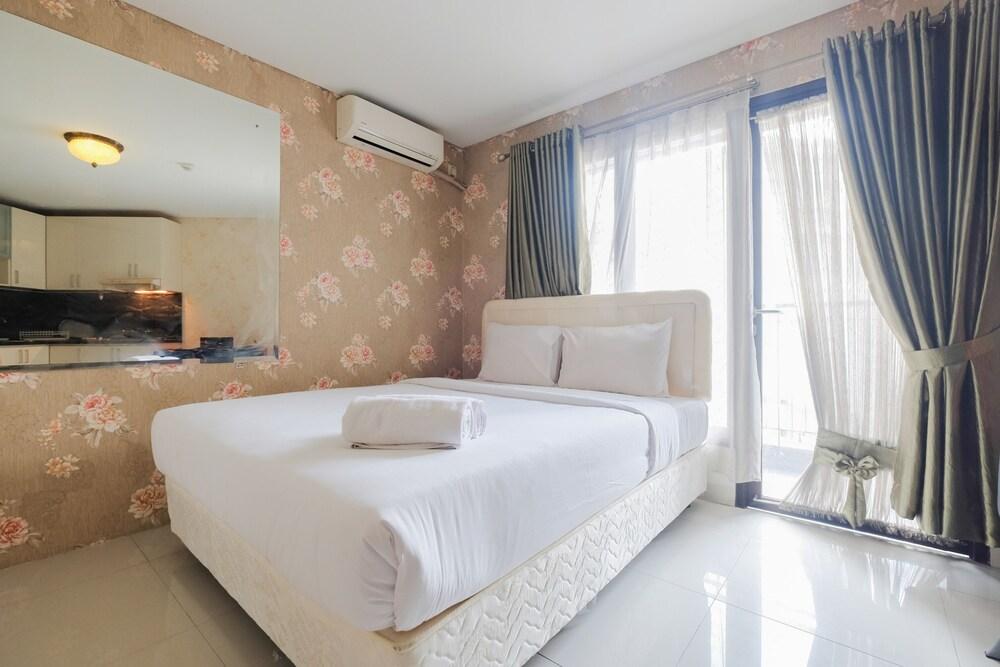 Best Price Studio Apartment at Tamansari Semanggi - Tap to explore photos