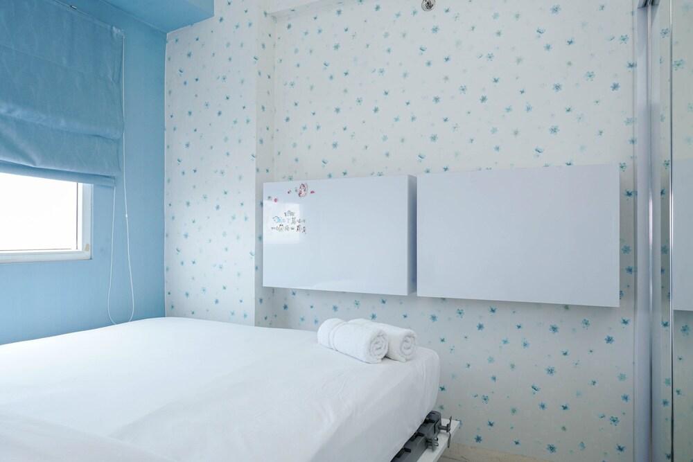 Best Comfy and Modern 2BR Green Pramuka Apartment