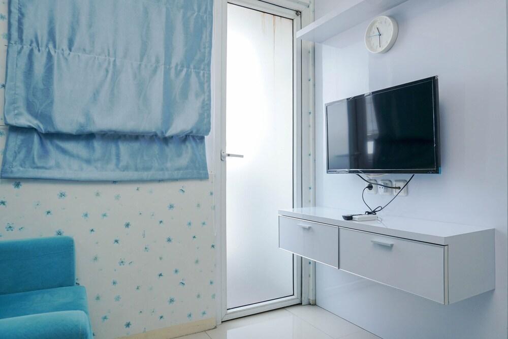 Best Comfy and Modern 2BR Green Pramuka Apartment - Tap to explore photos