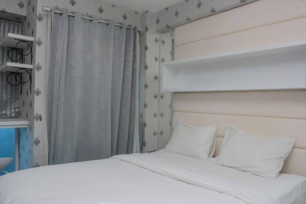 Comfort with City View Studio Tifolia Apartment Room Type - Room