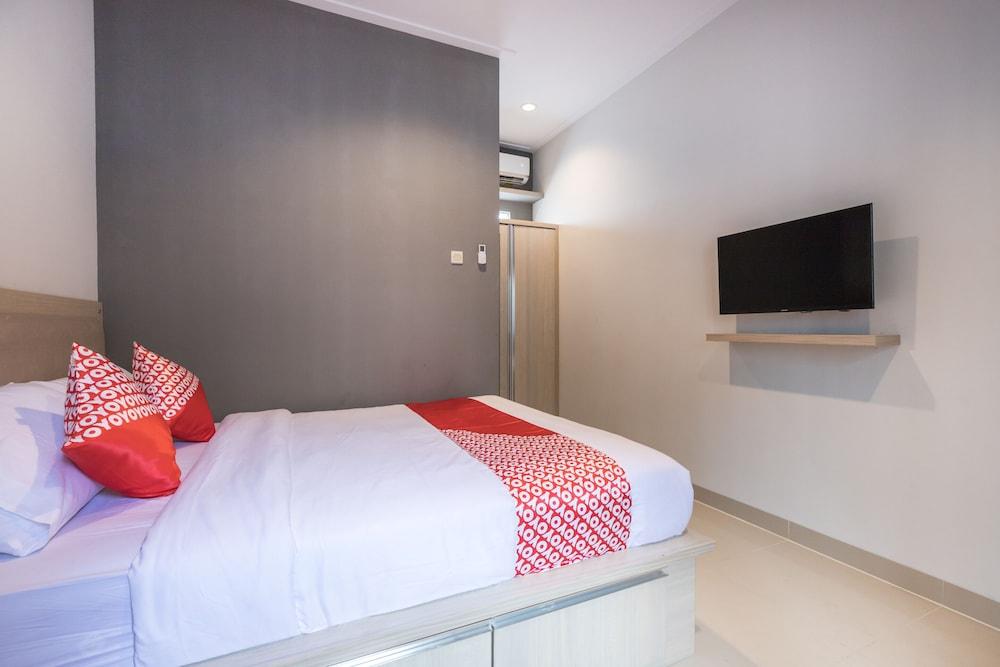 OYO 1310 Urban Residence - Tap to explore photos