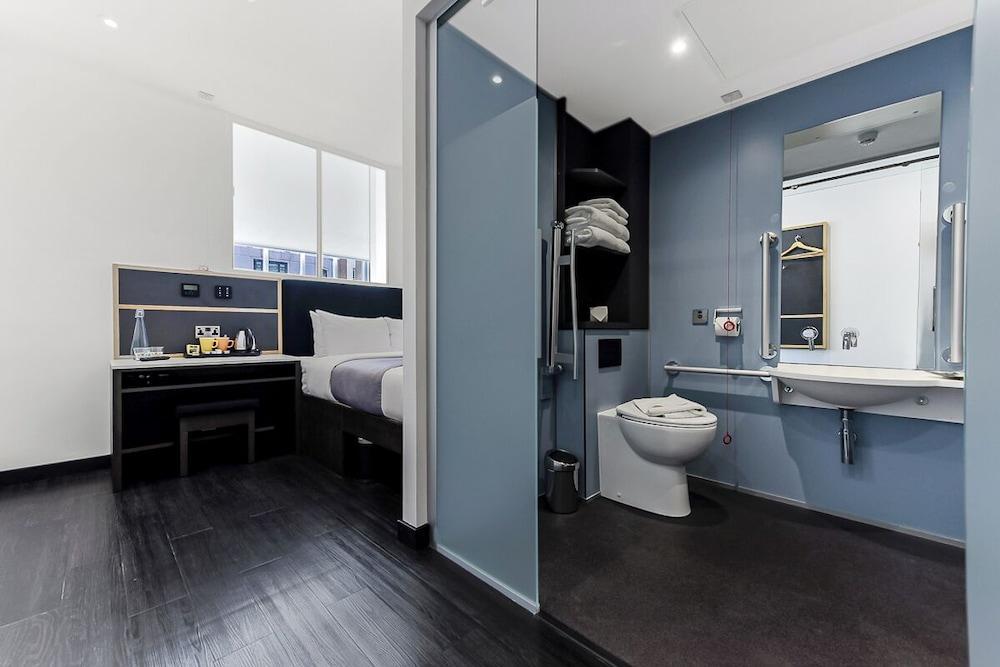 The Z Hotel Strand Room Type - Queen Accessible Room