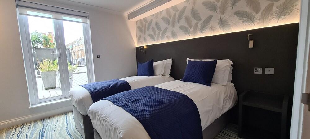Commodore Hotel Room Type - Superior Twin Room