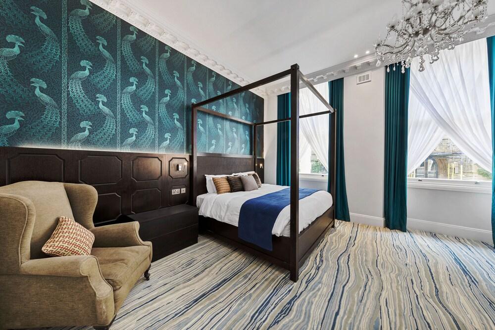 Commodore Hotel Room Type - Signature Studio Suite