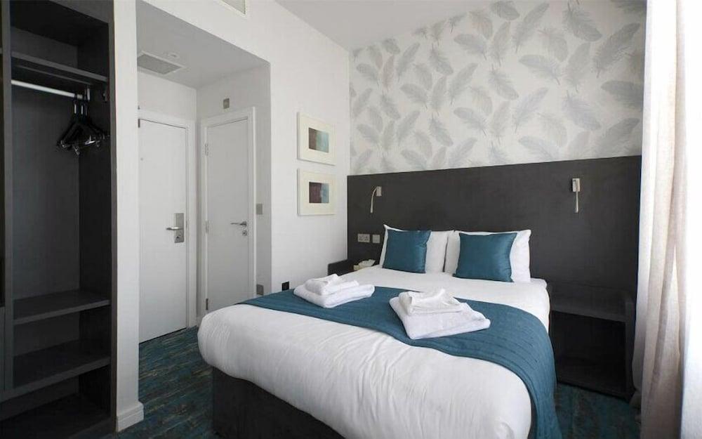 Commodore Hotel Room Type - Executive Double Room