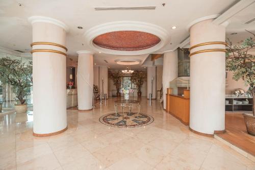 Hotel Bulevar Tanjung Duren Jakarta - Tap to explore photos