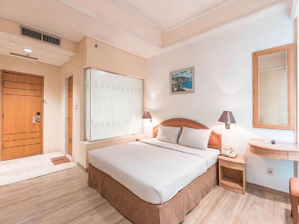 Hotel Bulevar Tanjung Duren Jakarta Room Type - Deluxe Double Room