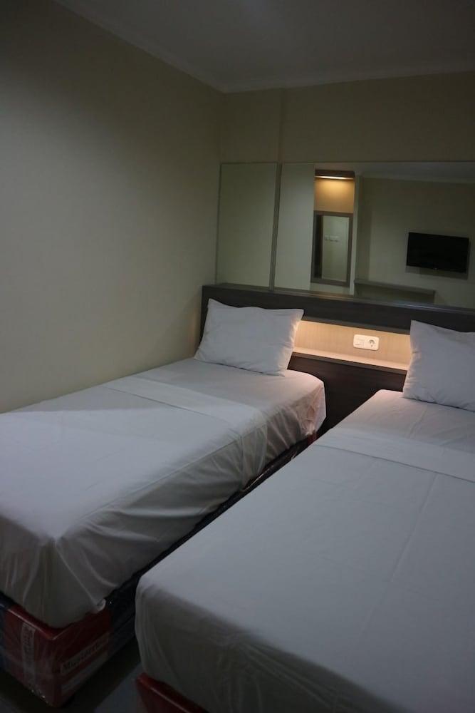 Ethan Hotel Cilincing Plaza Room Type - Twin Room