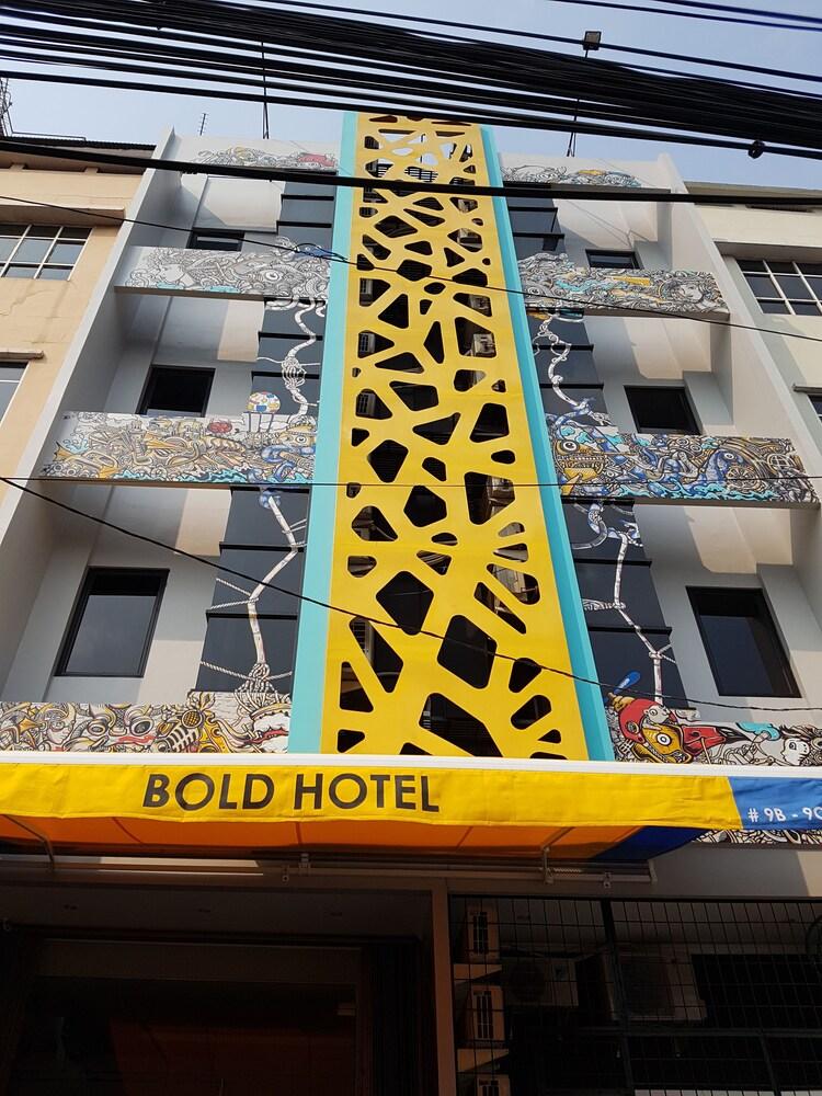 Bold Hotel Jakarta - Tap to explore photos