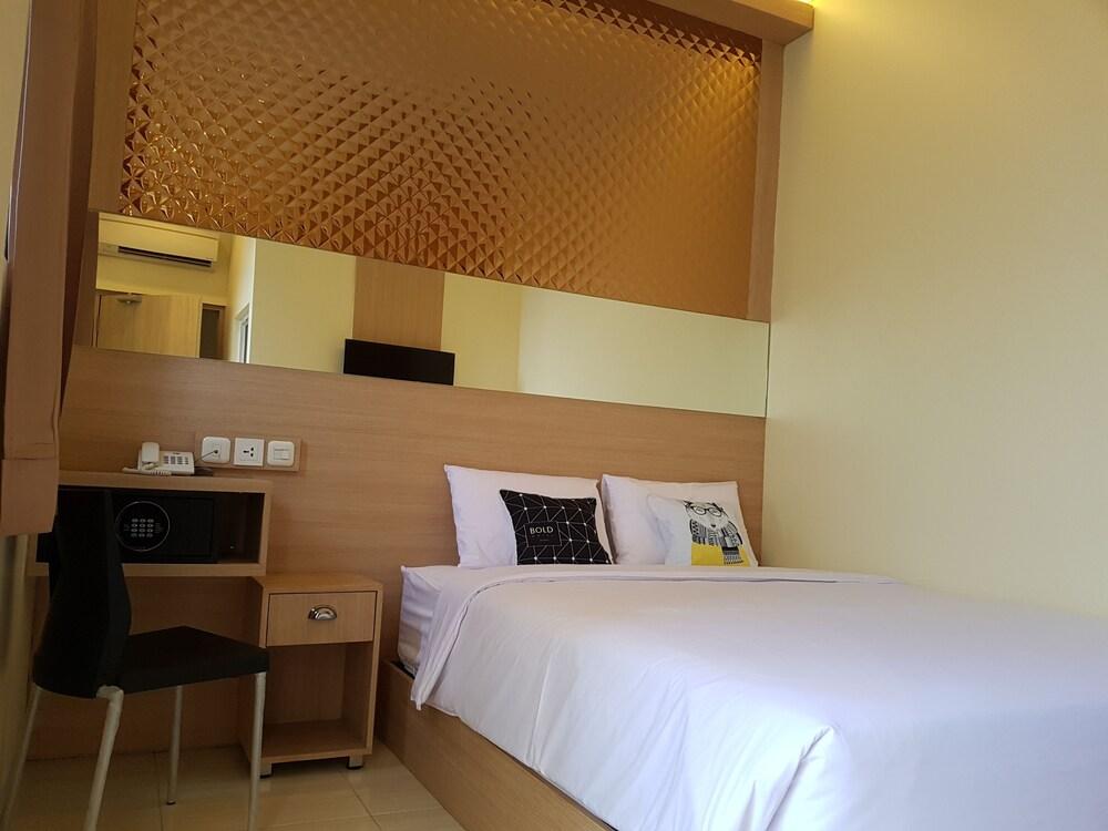Bold Hotel Jakarta - Tap to explore photos