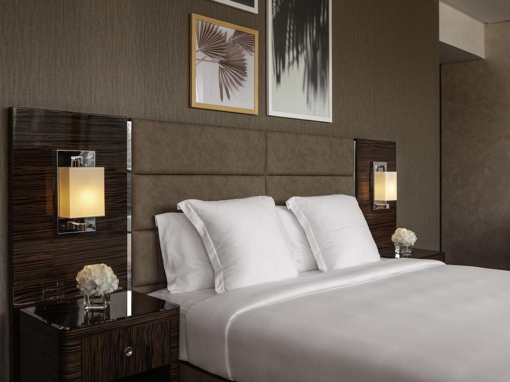 Hyde Hotel - An Accor Lifestyle Property Room Type - General Admission King with Balcony Canal View