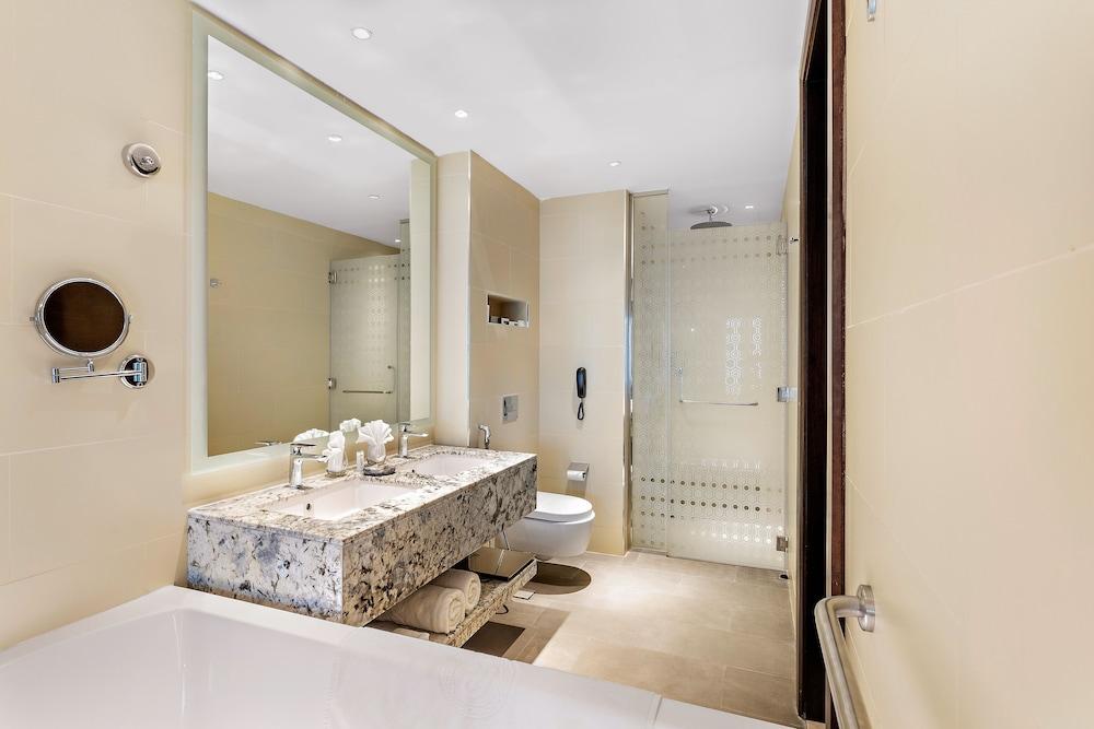 Ramee Dream Hotel Downtown Room Type - Luxury King Room Balcony with City View
