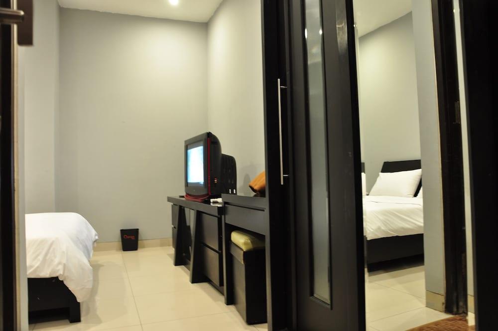 Orange Inn Hotel Mangga Besar - Tap to explore photos
