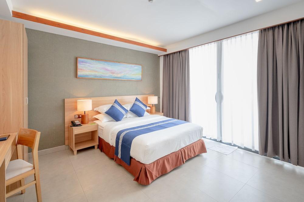 AYALA OCEAN VIEW Room Type - Deluxe Double Room
