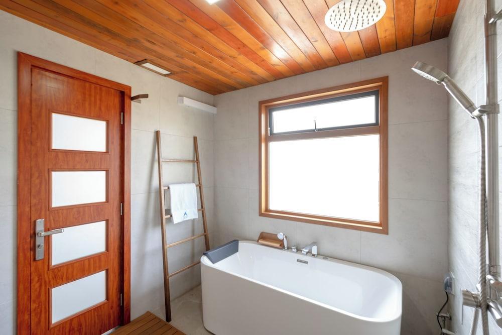 AYALA OCEAN VIEW Room Type - Superior Double Room