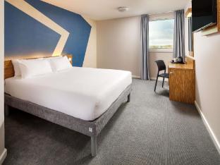 ibis budget London Heathrow Central - Tap to explore photos