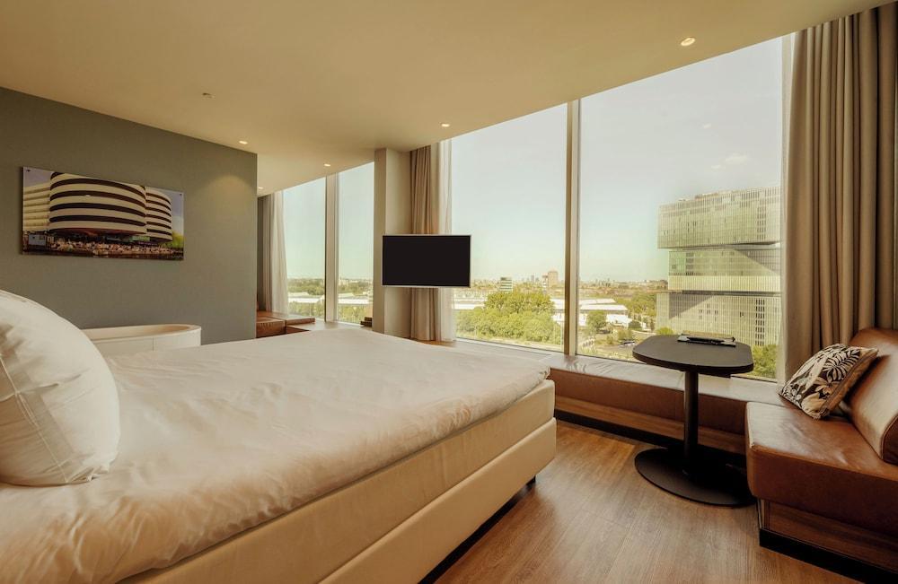 Van der Valk Hotel Amsterdam Zuidas Room Type - Junior Suite, 1 King Bed