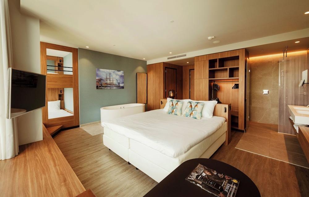 Van der Valk Hotel Amsterdam Zuidas Room Type - Family Room, Multiple Beds Van der Valk Hotel Amsterdam Zuidas Room Type - Family Room, Multiple Beds
