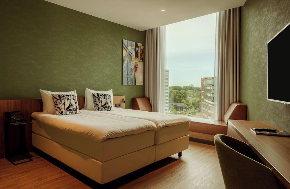 Van der Valk Hotel Amsterdam Zuidas Room Type - Comfort Room, 2 Twin Beds, Mobility Accessible Van der Valk Hotel Amsterdam Zuidas Room Type - Comfort Room, 2 Twin Beds, Mobility Accessible