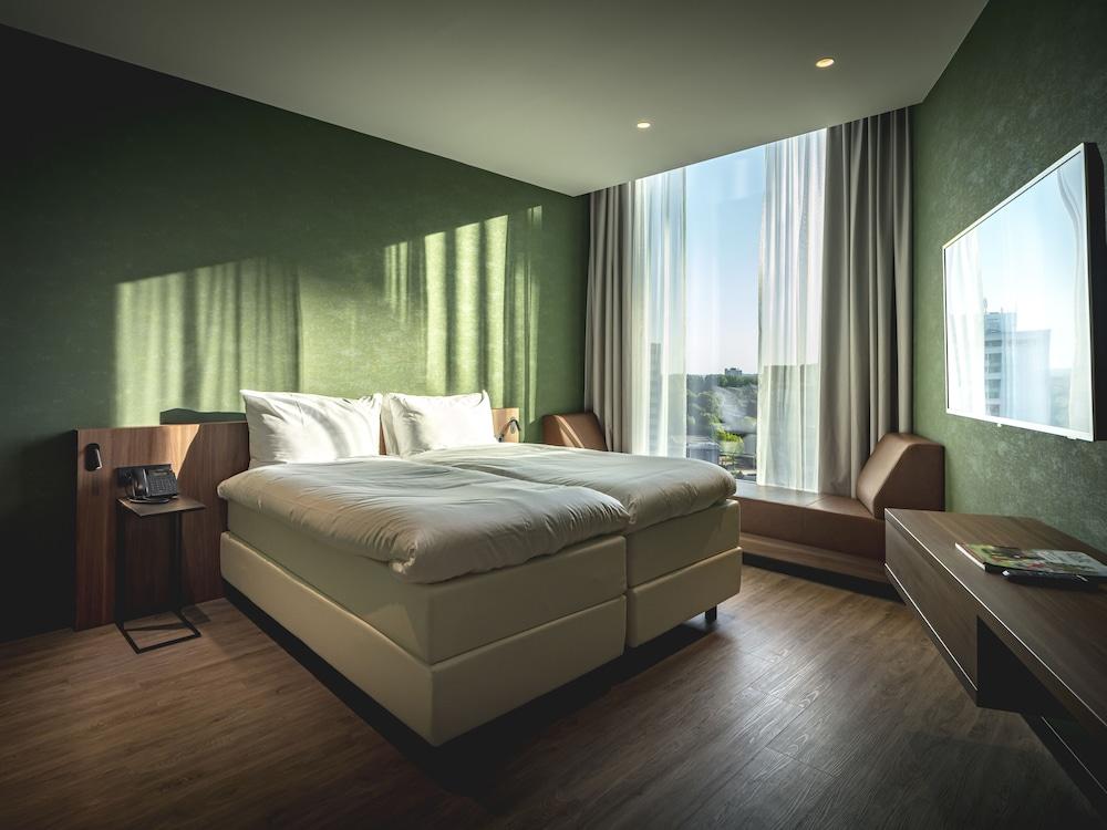 Van der Valk Hotel Amsterdam Zuidas - Tap to explore photos