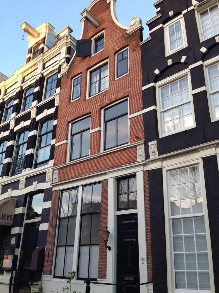 Residence 86 - Tap to explore photos